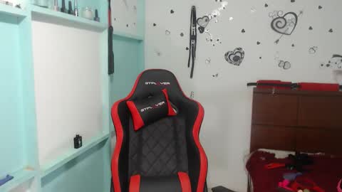 Snapshot of pareja_explosivasexx chatting on November 29, 2025, 10:35 pm Luna online show from November 29, 2025, 10:35 pm