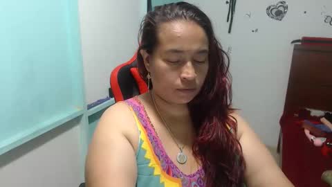 Snapshot of pareja_explosivasexx chatting on December 5, 2025, 6:11 am Luna online show from December 5, 2025, 6:11 am