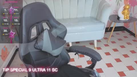 Snapshot of paris09_v chatting on January 15, 2026, 4:00 pm PARIS online show from January 15, 2026, 4:00 pm