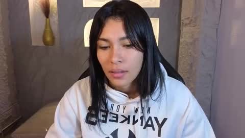 paris online show from November 13, 2025, 3:05 am