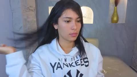 paris online show from November 15, 2025, 3:15 am