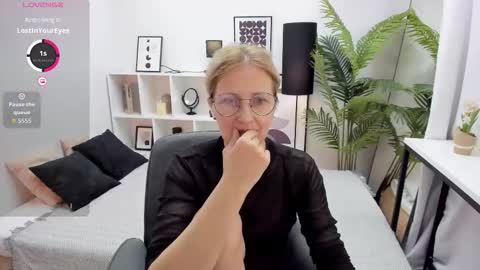 Paris online show from October 14, 2025, 9:26 pm