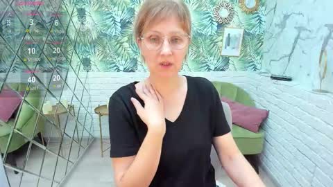 Snapshot of paris_cherry chatting on December 20, 2025, 8:05 pm Paris online show from December 20, 2025, 8:05 pm