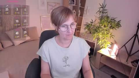 Snapshot of paris_cherry chatting on January 17, 2026, 12:32 pm Paris online show from January 17, 2026, 12:32 pm