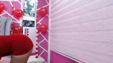 Snapshot of paris_hot12 chatting on February 14, 2025, 2:44 pm paris online show from February 14, 2025, 2:44 pm