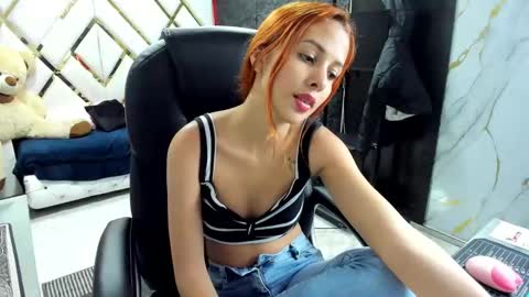 paris petit online show from October 21, 2025, 8:42 pm