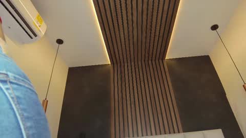 PARIS online show from February 20, 2025, 7:52 pm