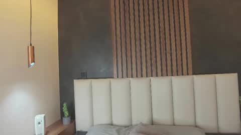 PARIS online show from February 21, 2025, 10:59 pm