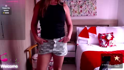 Snapshot of pariswlls chatting on December 11, 2024, 3:47 pm Paris online show from December 11, 2024, 3:47 pm