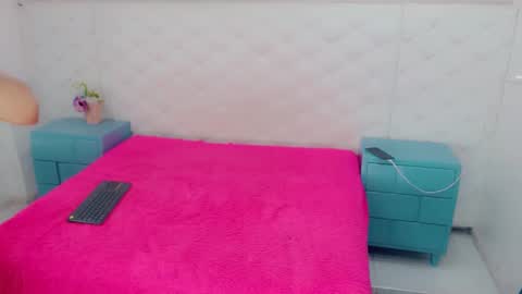 party_fre_girl online show from November 11, 2025, 4:01 am