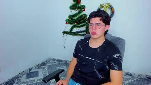 Snapshot of patrik027 chatting on December 5, 2024, 12:52 am .... online show from December 5, 2024, 12:52 am