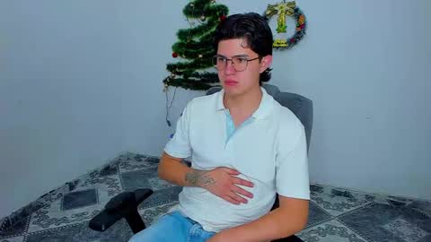 Snapshot of patrik027 chatting on December 5, 2024, 12:44 pm .... online show from December 5, 2024, 12:44 pm