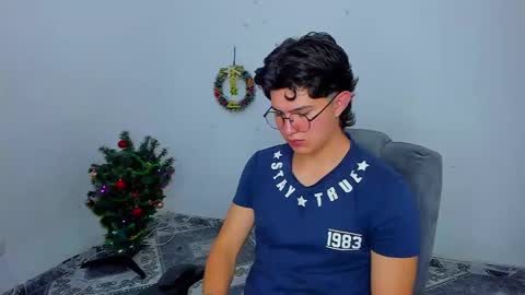 Snapshot of patrik027 chatting on December 10, 2024, 11:40 pm .... online show from December 10, 2024, 11:40 pm