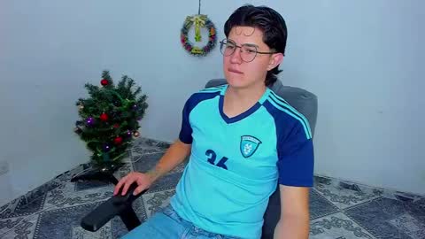 Snapshot of patrik027 chatting on December 14, 2024, 8:51 pm .... online show from December 14, 2024, 8:51 pm