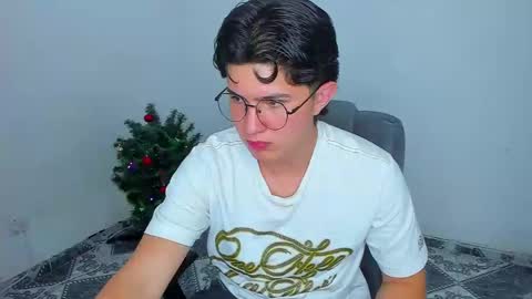 Snapshot of patrik027 chatting on December 17, 2024, 12:01 am .... online show from December 17, 2024, 12:01 am