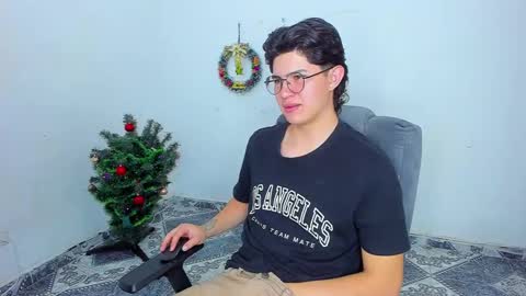 Snapshot of patrik027 chatting on December 20, 2024, 4:36 pm .... online show from December 20, 2024, 4:36 pm