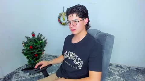 Snapshot of patrik027 chatting on December 20, 2024, 7:39 pm .... online show from December 20, 2024, 7:39 pm