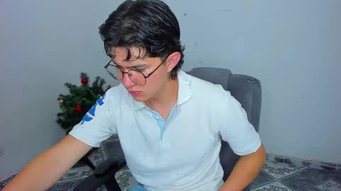 Snapshot of patrik027 chatting on December 21, 2024, 2:26 pm .... online show from December 21, 2024, 2:26 pm