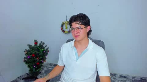 Snapshot of patrik027 chatting on December 22, 2024, 12:07 am .... online show from December 22, 2024, 12:07 am