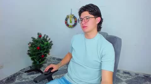 Snapshot of patrik027 chatting on December 23, 2024, 8:25 pm .... online show from December 23, 2024, 8:25 pm