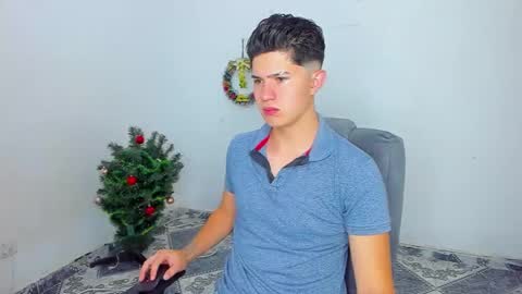 Snapshot of patrik027 chatting on December 30, 2024, 1:14 pm .... online show from December 30, 2024, 1:14 pm