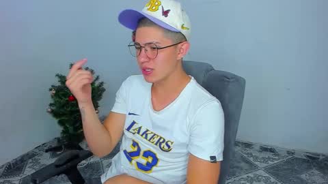 Snapshot of patrik027 chatting on January 5, 2025, 7:28 pm .... online show from January 5, 2025, 7:28 pm