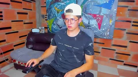 Snapshot of patrik027 chatting on January 22, 2025, 7:13 pm .... online show from January 22, 2025, 7:13 pm