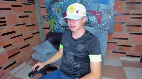 Snapshot of patrik027 chatting on February 1, 2025, 1:20 pm .... online show from February 1, 2025, 1:20 pm