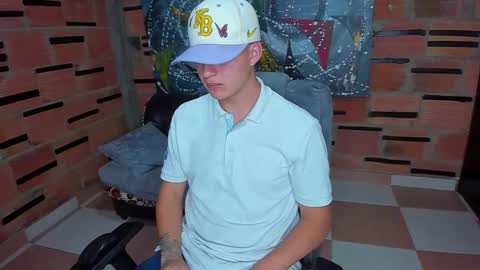 Snapshot of patrik027 chatting on February 1, 2025, 7:02 pm .... online show from February 1, 2025, 7:02 pm