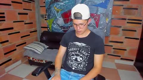 Snapshot of patrik027 chatting on February 12, 2025, 9:43 pm .... online show from February 12, 2025, 9:43 pm