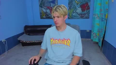 Snapshot of patrik027 chatting on October 24, 2025, 7:32 pm .... online show from October 24, 2025, 7:32 pm