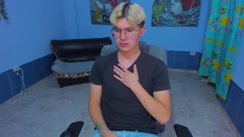 Snapshot of patrik027 chatting on November 28, 2025, 6:49 am .... online show from November 28, 2025, 6:49 am