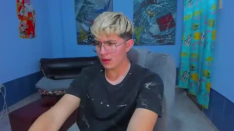 Snapshot of patrik027 chatting on November 30, 2025, 7:12 am .... online show from November 30, 2025, 7:12 am