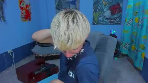 Snapshot of patrik027 chatting on December 3, 2025, 7:34 pm .... online show from December 3, 2025, 7:34 pm