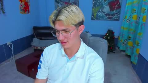 Snapshot of patrik027 chatting on December 5, 2025, 7:17 am .... online show from December 5, 2025, 7:17 am