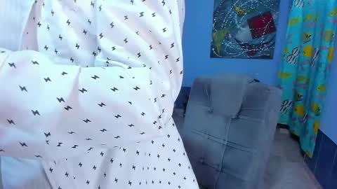 Snapshot of patrik027 chatting on December 5, 2025, 7:21 pm .... online show from December 5, 2025, 7:21 pm