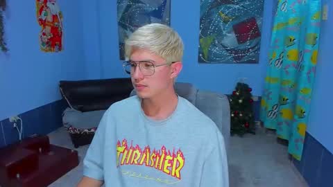 Snapshot of patrik027 chatting on December 15, 2025, 12:59 am .... online show from December 15, 2025, 12:59 am