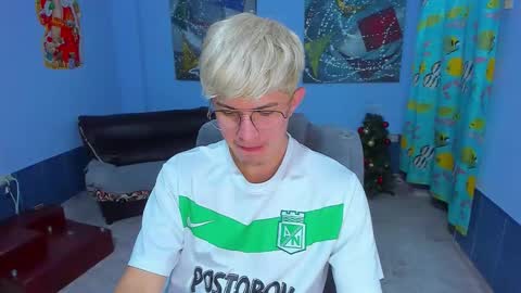 Snapshot of patrik027 chatting on December 15, 2025, 7:07 pm .... online show from December 15, 2025, 7:07 pm