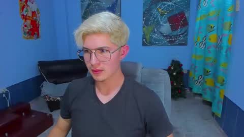 Snapshot of patrik027 chatting on December 16, 2025, 7:13 am .... online show from December 16, 2025, 7:13 am