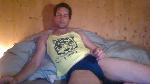 Snapshot of paueriwan chatting on April 19, 2026, 8:00 pm paueriwan online show from April 19, 2026, 8:00 pm