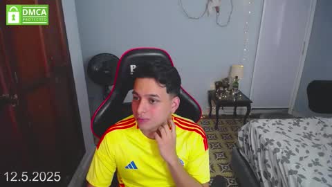 Snapshot of paul_crewe chatting on December 5, 2025, 6:59 pm paul_crewe online show from December 5, 2025, 6:59 pm