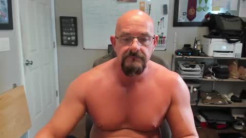 Justeffingaround online show from March 3, 2025, 11:46 pm