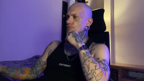Snapshot of paul_razor chatting on December 18, 2025, 3:29 pm Paul online show from December 18, 2025, 3:29 pm