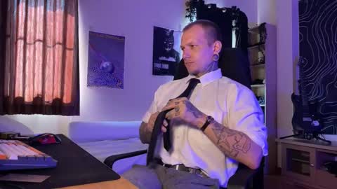 Snapshot of paul_razor chatting on February 9, 2026, 2:37 am Paul online show from February 9, 2026, 2:37 am