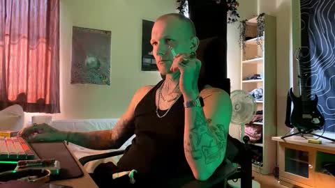 Snapshot of paul_razor chatting on February 17, 2026, 3:36 am Paul online show from February 17, 2026, 3:36 am