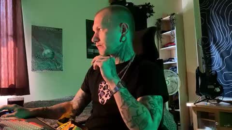 Snapshot of paul_razor chatting on February 27, 2026, 3:28 am Paul online show from February 27, 2026, 3:28 am