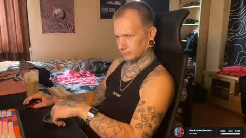 Snapshot of paul_razor chatting on April 8, 2026, 3:06 am Paul online show from April 8, 2026, 3:06 am