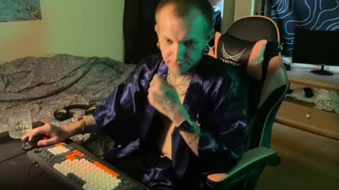 Snapshot of paul_razor chatting on April 9, 2026, 4:34 am Paul online show from April 9, 2026, 4:34 am