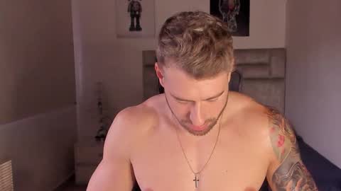 Snapshot of paul_roger chatting on October 15, 2025, 10:32 pm PAUL ROGER online show from October 15, 2025, 10:32 pm