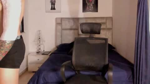 Snapshot of paul_roger chatting on October 29, 2025, 6:37 am PAUL ROGER online show from October 29, 2025, 6:37 am